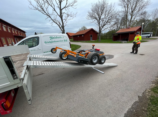 Gräsklippning åt/med Heldors Trädgårdsservice, Västerås, Maj 2024